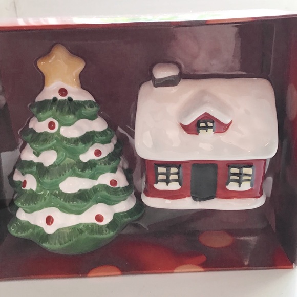 New In Box Holiday Salt & Pepper Shakers - Picture 3 of 11